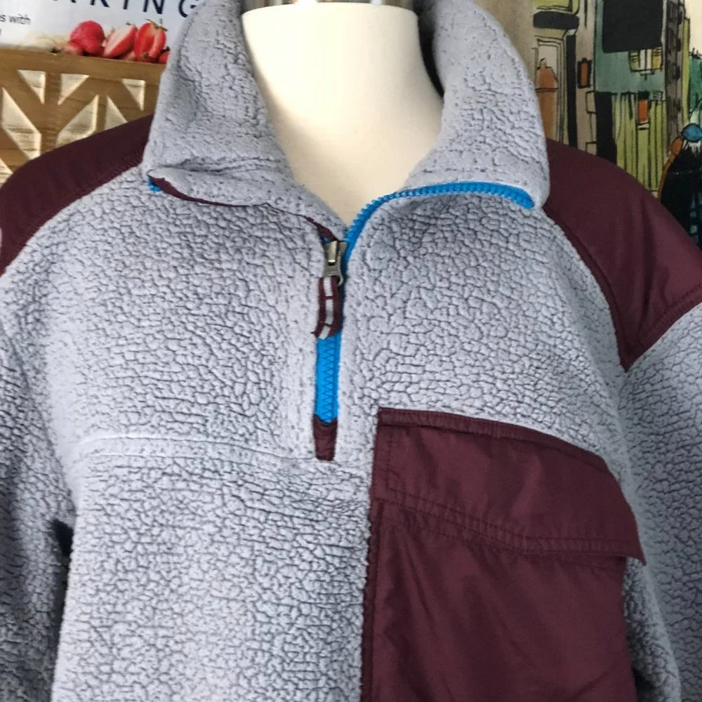 THE NORTH FACE Grizzley Fleece Sweatshirt Men’s size M Gray Teal Red Gorpcore